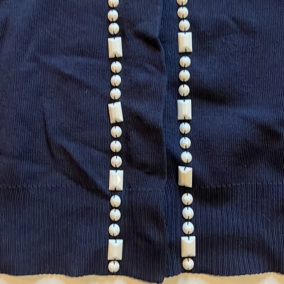AnnTaylor loft-size M-navy,white bead trim, scoop neck, short sleeve, snap front - Picture 7 of 10